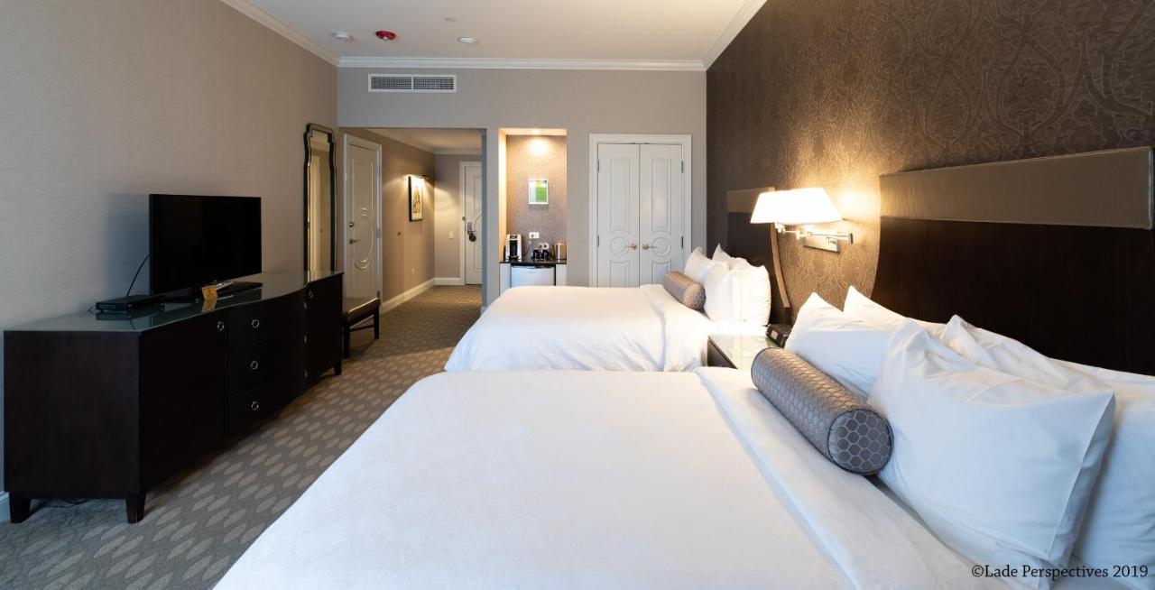 La Banque Hotel Homewood Экстерьер фото