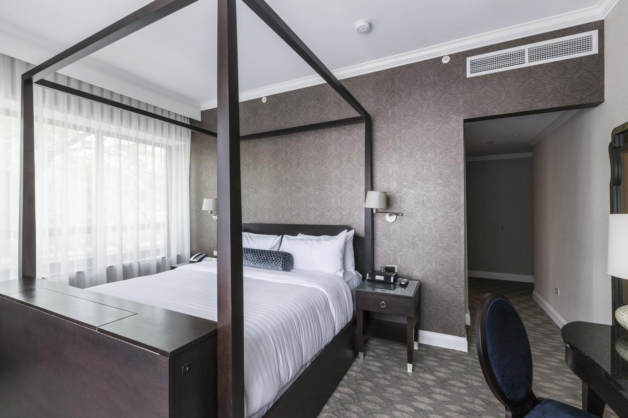 La Banque Hotel Homewood Экстерьер фото