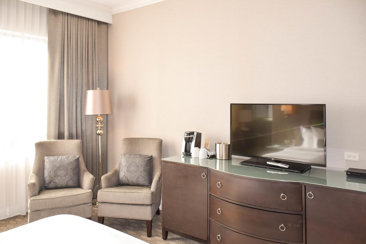 La Banque Hotel Homewood Экстерьер фото
