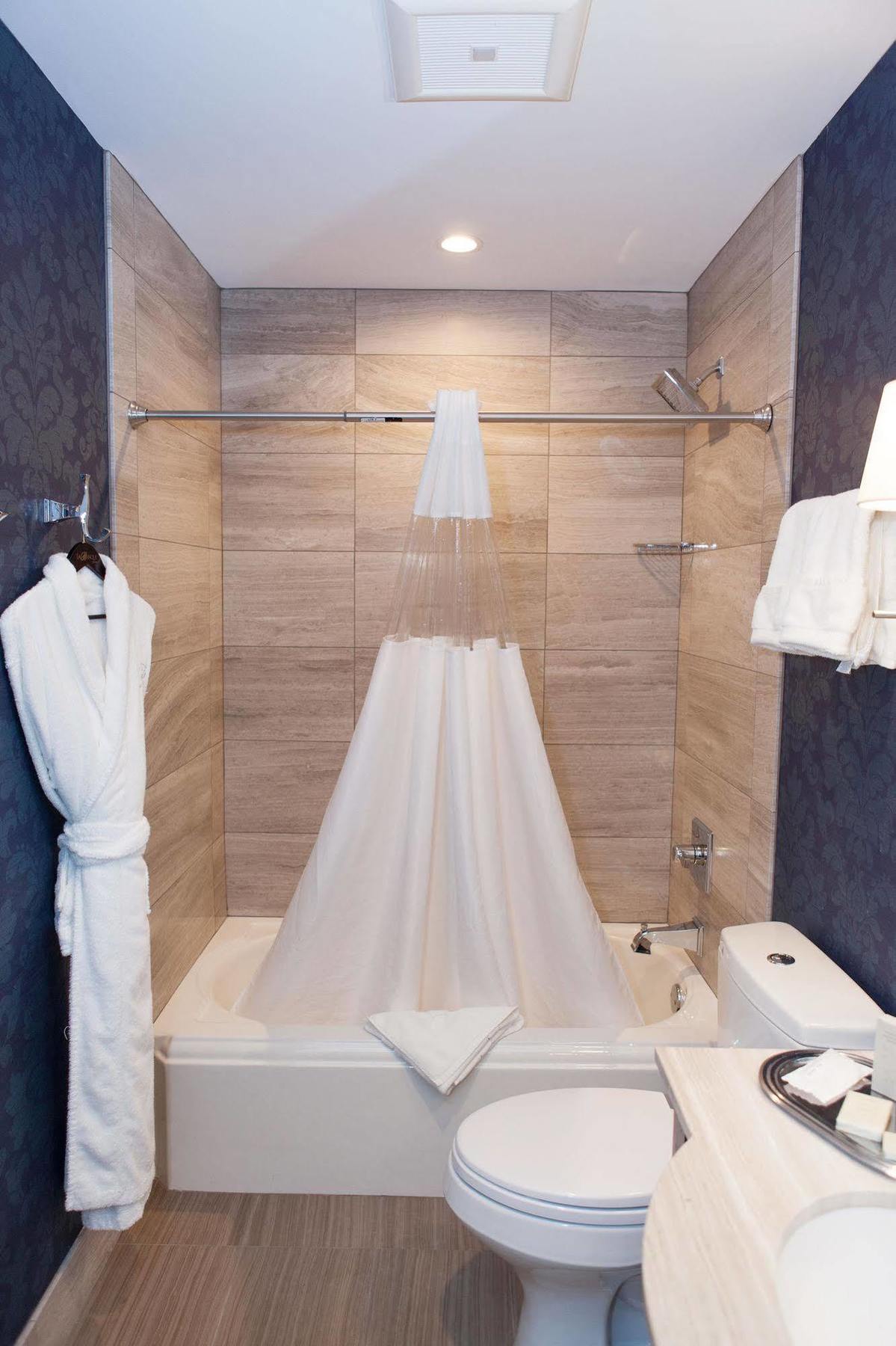 La Banque Hotel Homewood Экстерьер фото