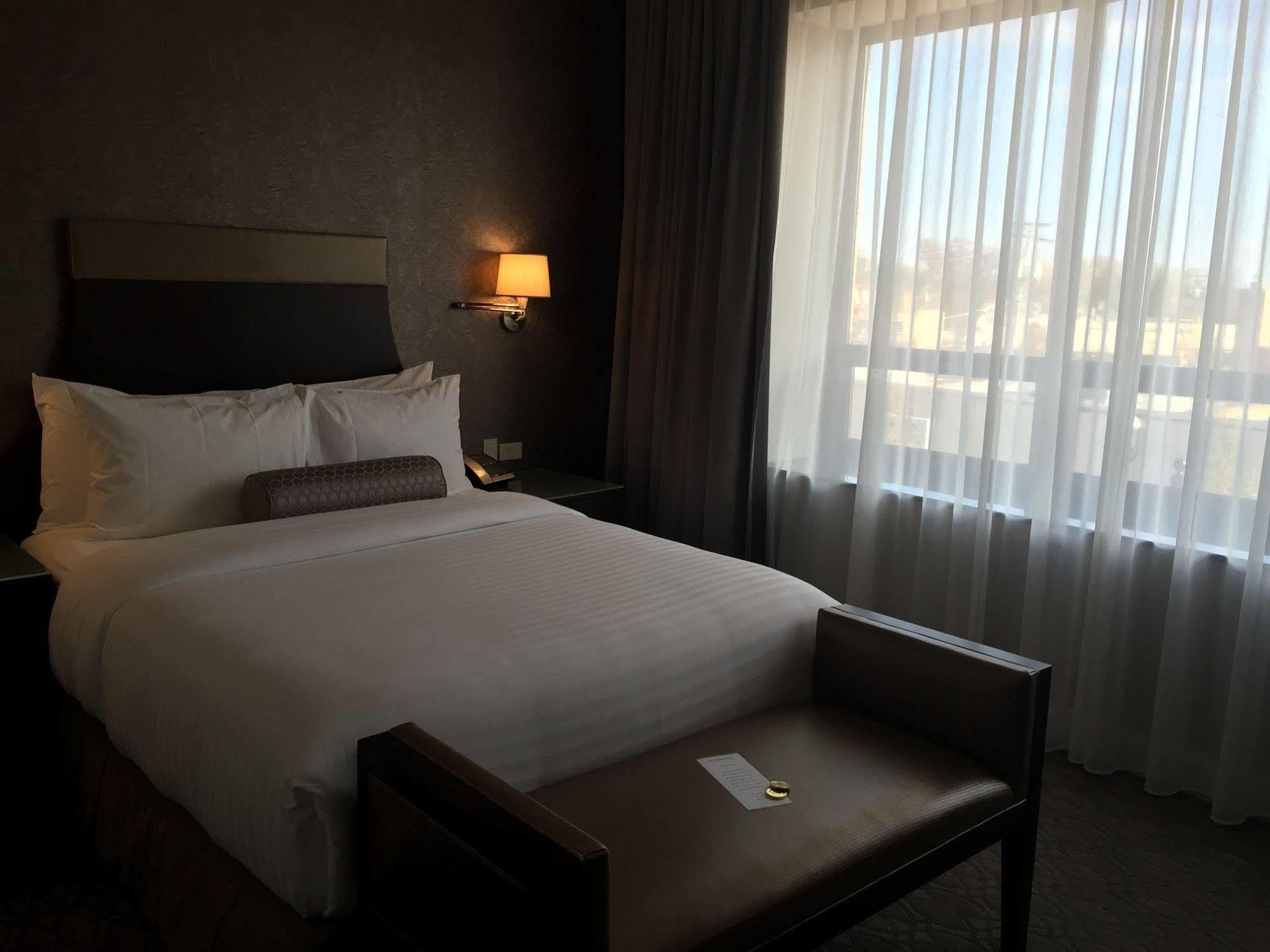 La Banque Hotel Homewood Экстерьер фото
