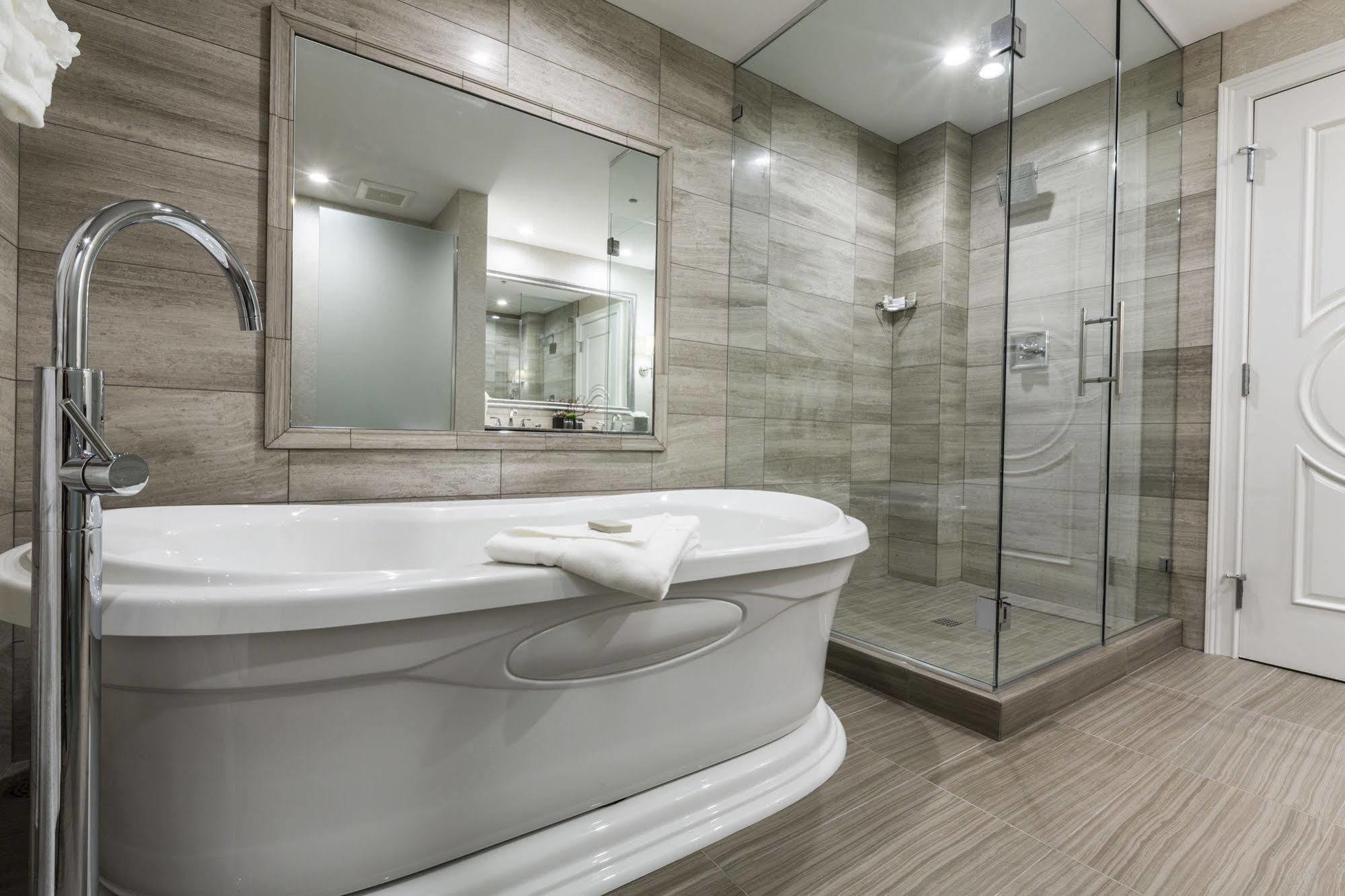 La Banque Hotel Homewood Экстерьер фото