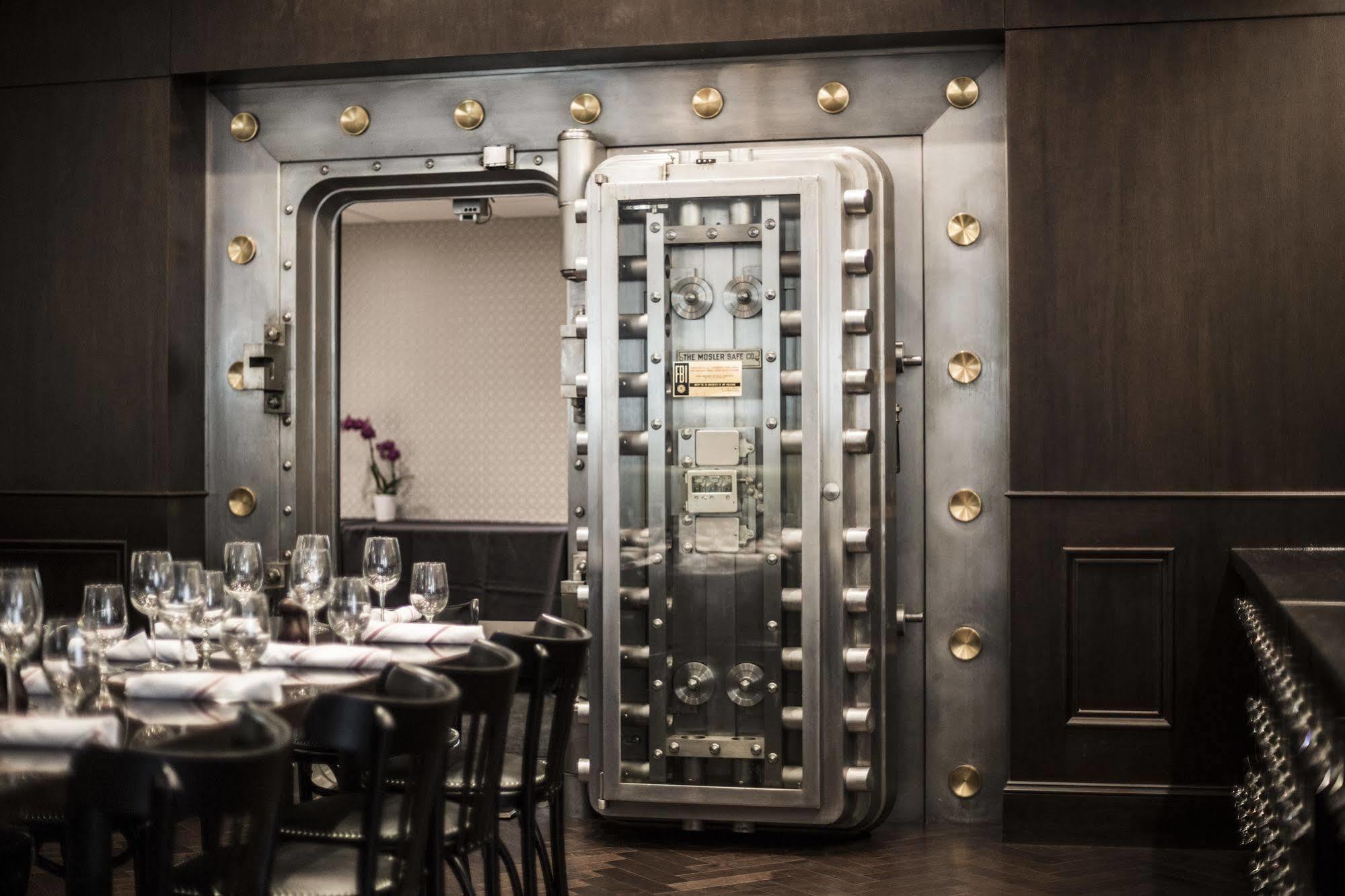 La Banque Hotel Homewood Экстерьер фото