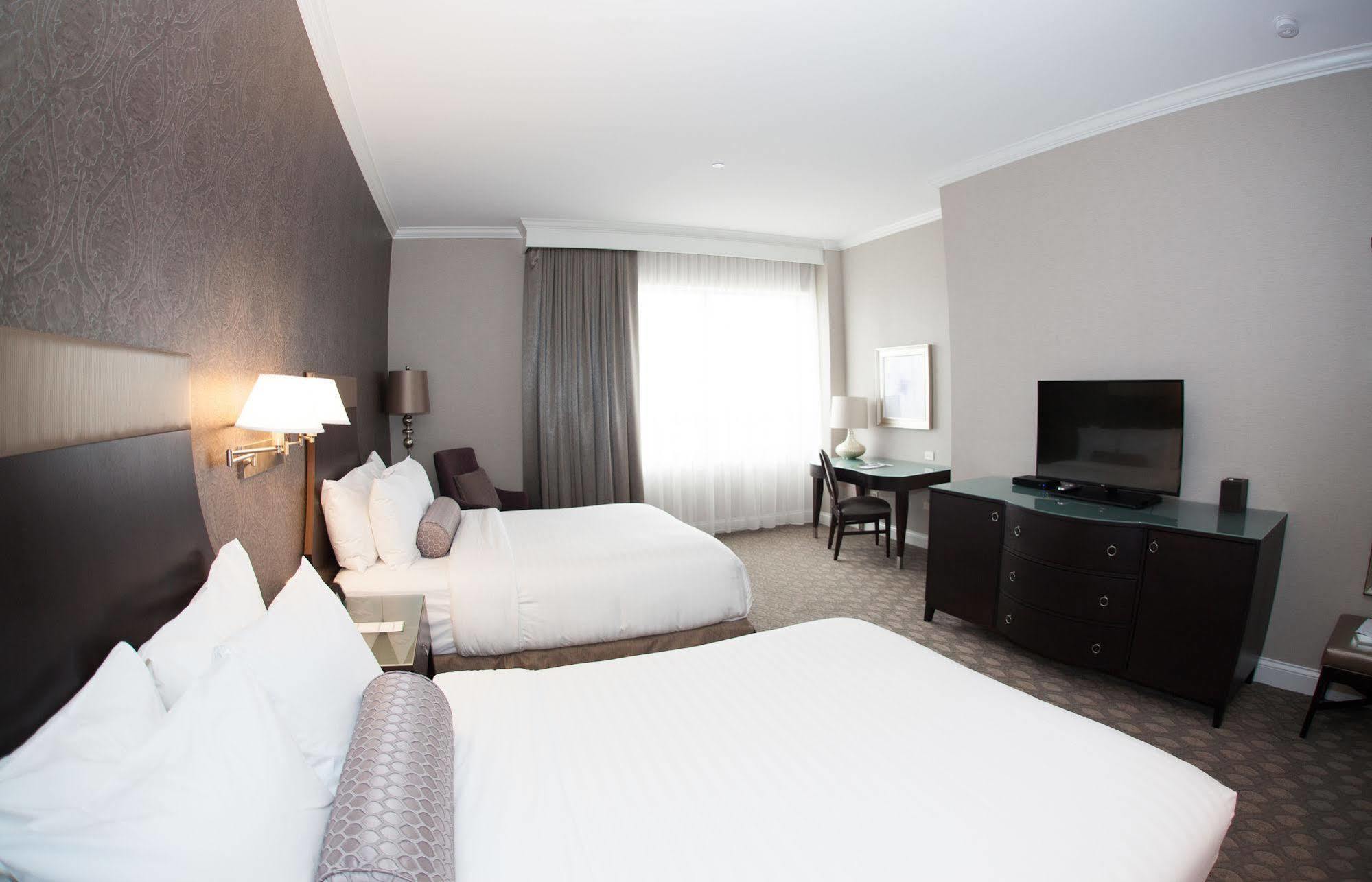 La Banque Hotel Homewood Экстерьер фото